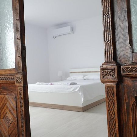 Vila Exclusive Târgu Jiu Exteriör bild
