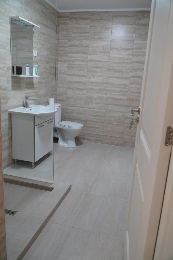Vila Exclusive Târgu Jiu Exteriör bild