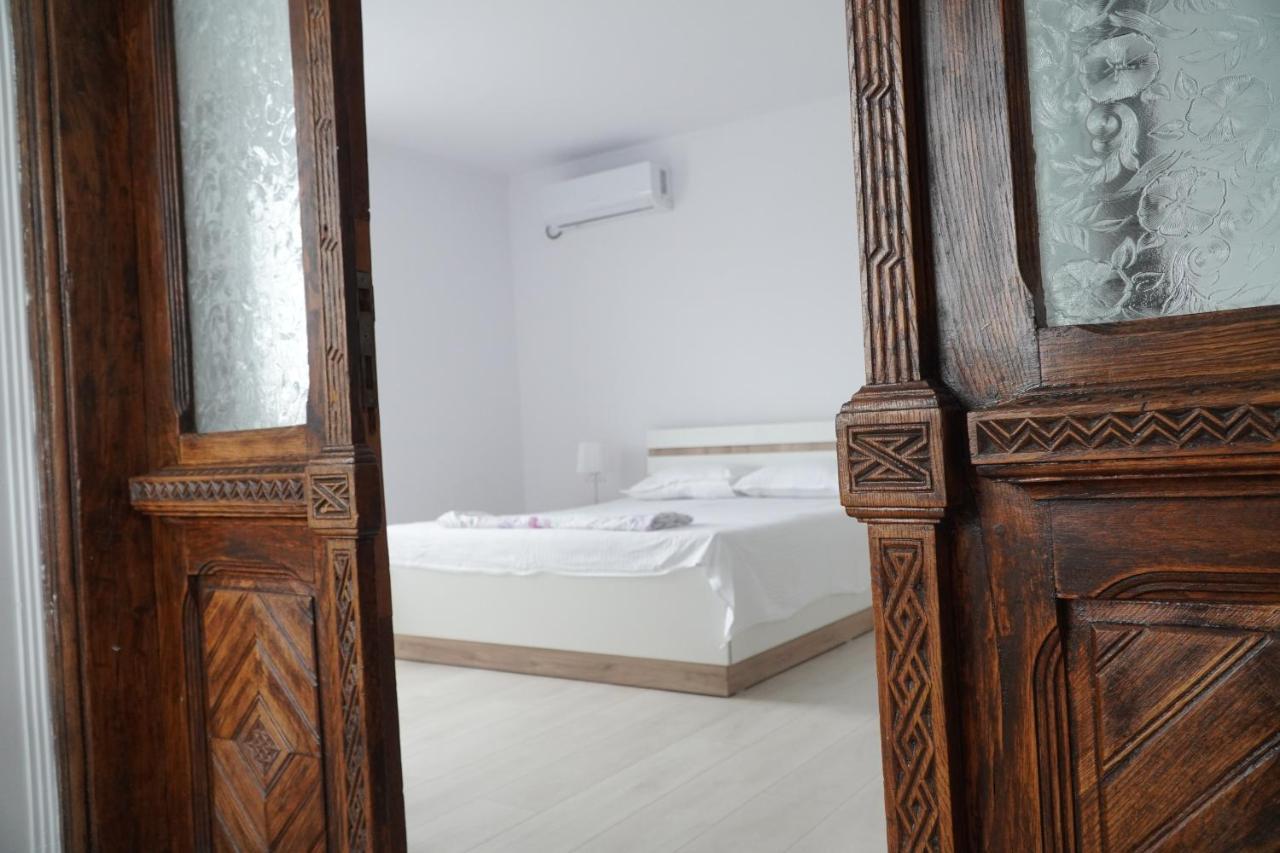 Vila Exclusive Târgu Jiu Exteriör bild